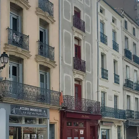 Les Halles Superbe 4 Personnes Wi-fi Climatisation Netflix Coeur De Et Historique アパート ベジエ