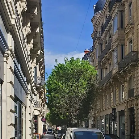 Apartment Les Halles Wi-fi Climatisation Netflix Coeur De Et Historique