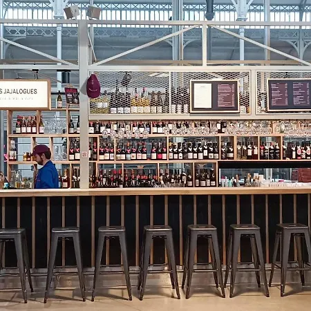Les Halles Wi-fi Climatisation Netflix Coeur De Et Historique