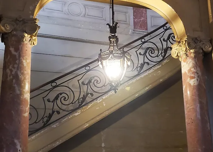 Les Halles Superbe 4 Personnes Wi-fi Climatisation Netflix Coeur De Et Historique Безье
