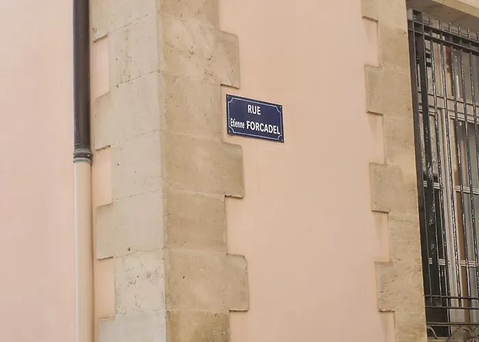 Les Halles Superbe 4 Personnes Wi-fi Climatisation Netflix Coeur De Et Historique * Безье