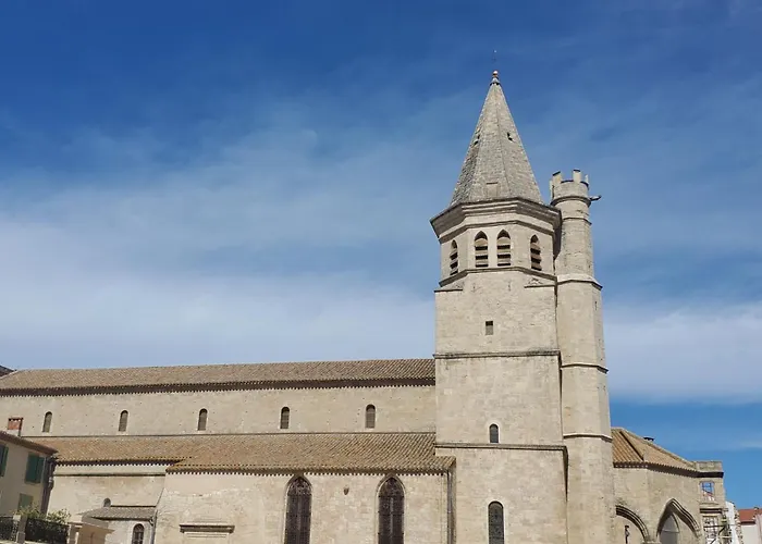 Les Halles Superbe 4 Personnes Wi-fi Climatisation Netflix Coeur De Et Historique